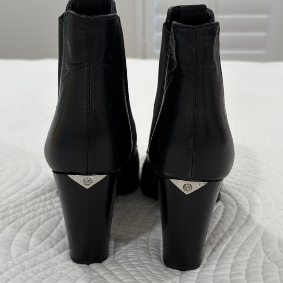 Michael Kors Chic Black Ankle Booties 8.5 - Picture 2 of 7
